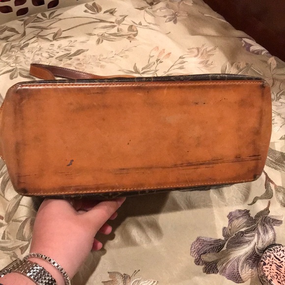 *AUTHENTIC* Louis Vuitton Bag - Picture 4 of 8